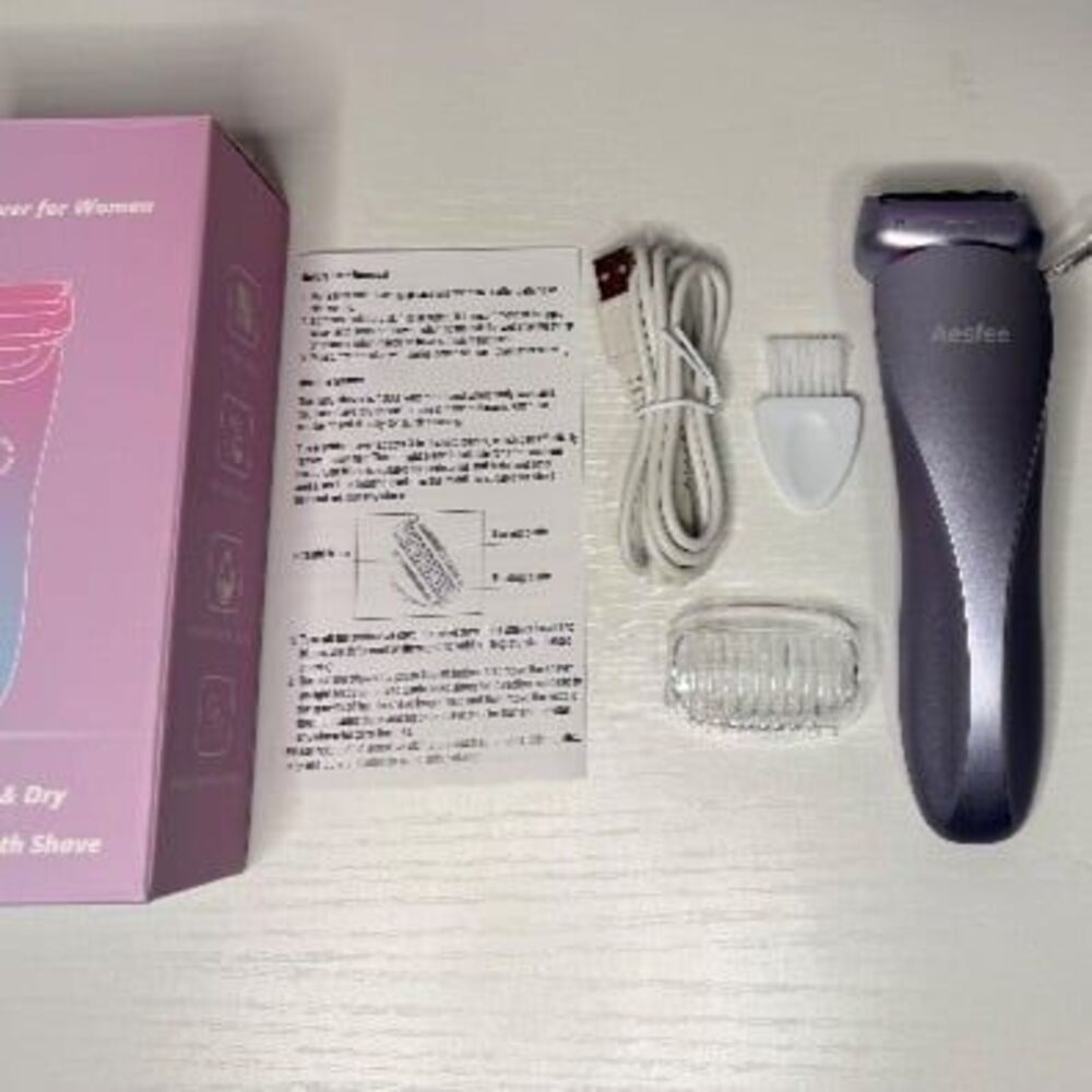 New Women's Electric Razor With Charger - Picture 2 of 7